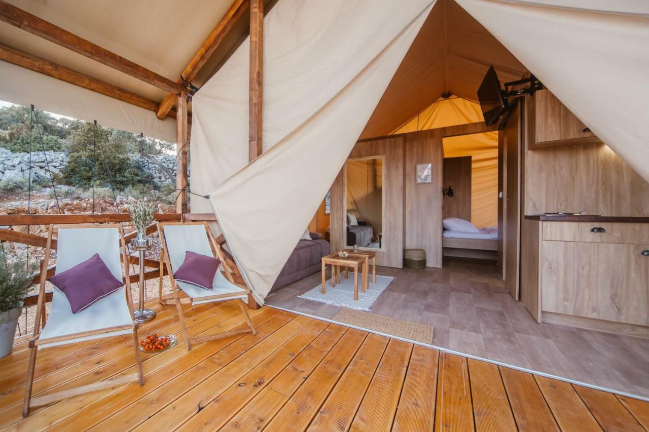 Glamping Tents And Mobile Homes Trasorka Veli Lošinj Exteriér fotografie