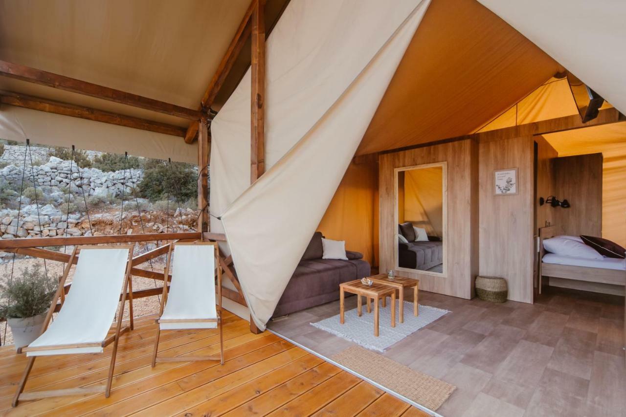 Glamping Tents And Mobile Homes Trasorka Veli Lošinj Exteriér fotografie